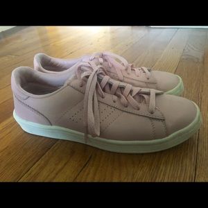 NEW BALANCE pink leather sneakers, 7.5